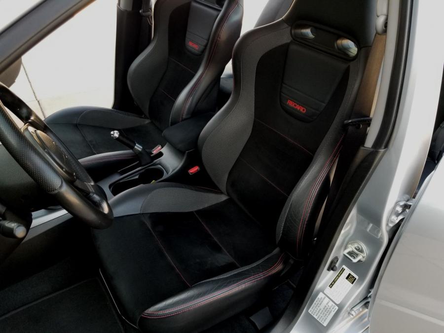 Интерьер Mitsubishi Lancer Evolution IX MR 2006 года  (фото 38 из 69)